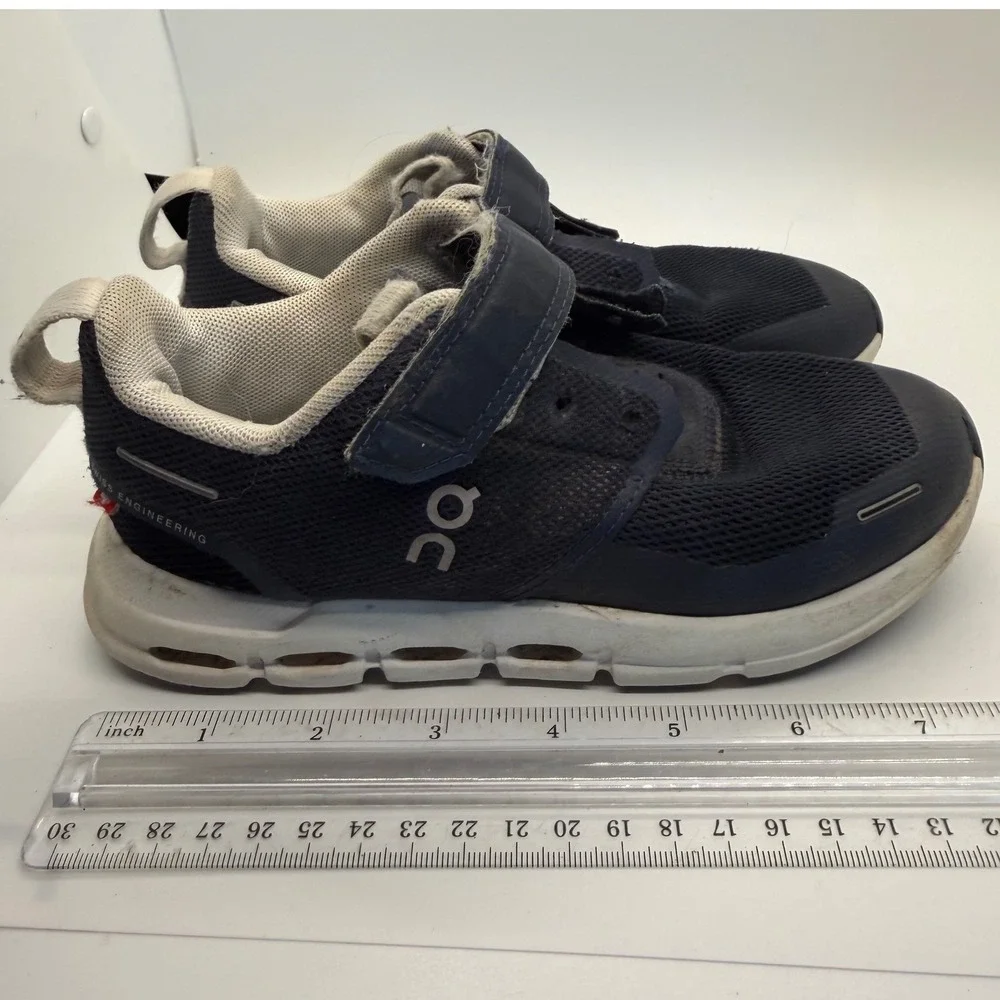 On Cloud Play Kids Running Shoes Navy Blue White Hook Loop Sneakers US 12.5 K
